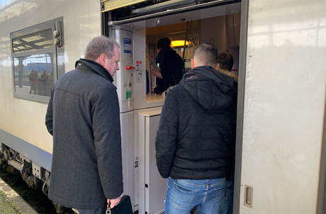 Le directeur Voyageurs des CFL, Marc Hoffmann, a rejoint Luxembourg en TER, vendredi, à l’issue de la conférence de presse. Le train est parti avec cinq minutes de retard. (Photo: Paperjam)