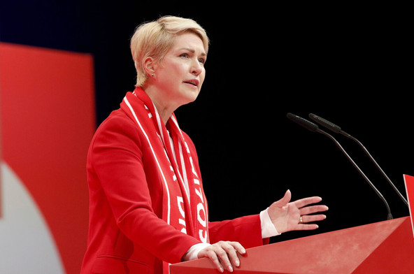 “The Chancellor can no longer afford to drag his feet on this issue. A solution is now needed,” urges Manuela Schwesig. She cites commuters, tradespeople, healthcare workers and farmers as among those who could no longer cope with the increase. (Photo: Shutterstock)
