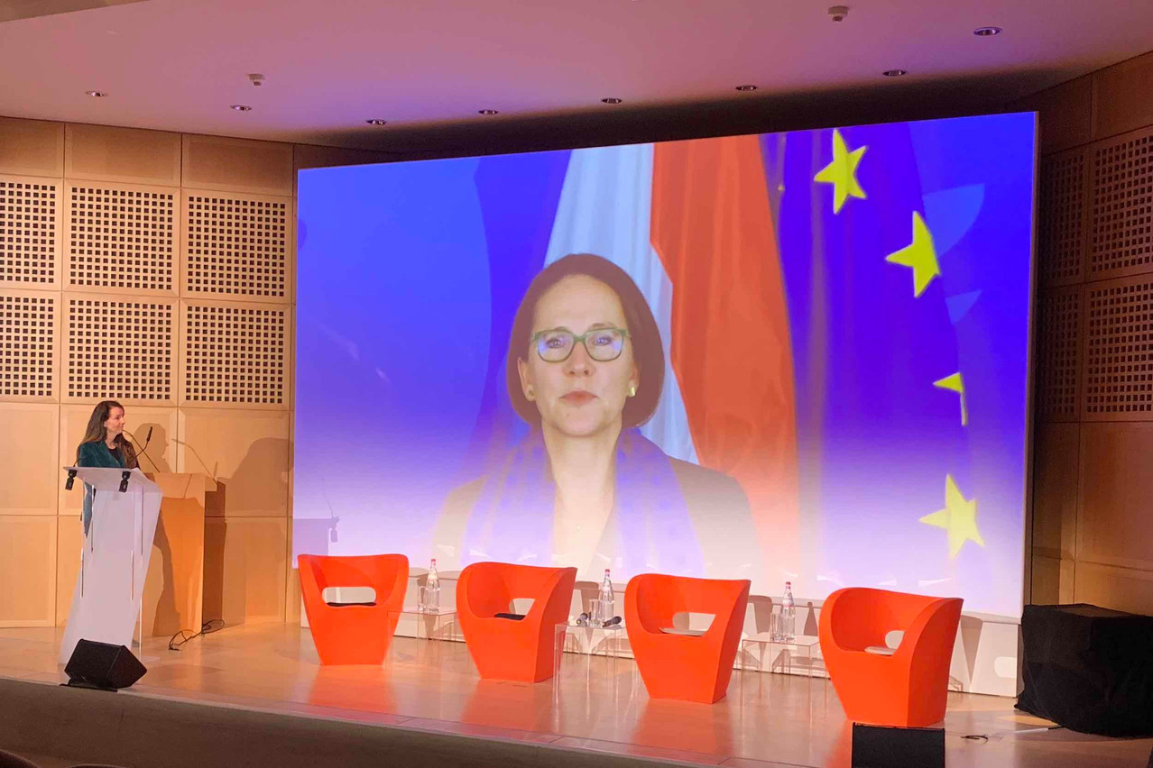 Isabelle Delas of Luxflag is seen watching Yuriko Backes, the finance minister, deliver a video address during Luxflag Sustainable Investment Week 2022, 17 October 2022. Staff photo