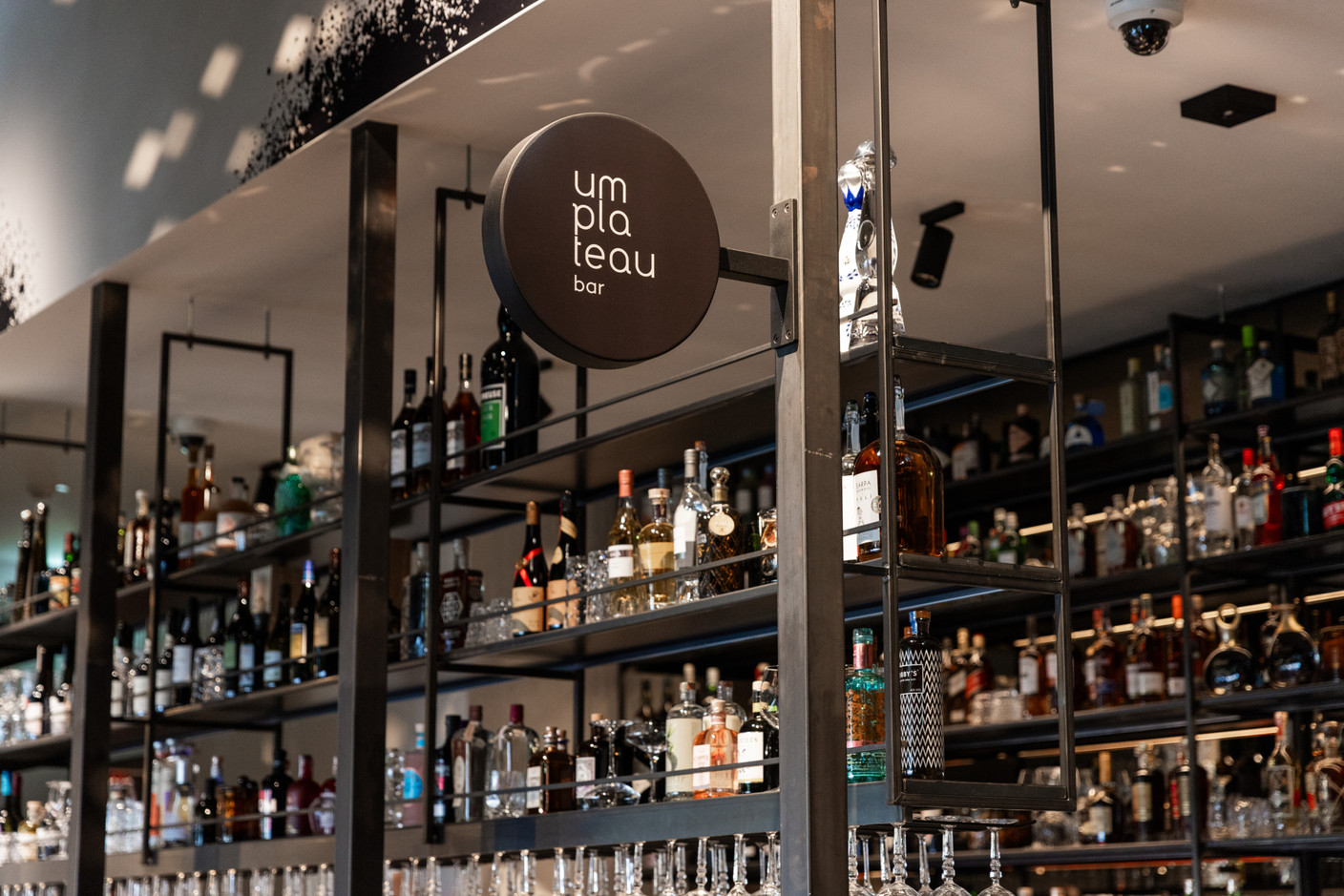 Le bar Um Plateau s’exporte dans une version bertrangeoise avec 400 cocktails à la carte. (Photo: Romain Gamba/Maison Moderne)