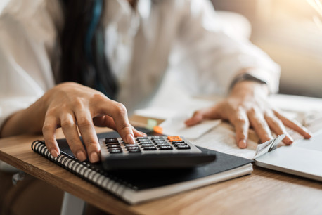 De fortes disparités existent en fonction du diplôme, du secteur et de la résidence des salariés. (Photo: Shutterstock)