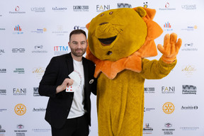 Max le Magicien and Poldi, the Fondatioun Kriibskrank Kanner’s mascot. Photo: Rotary Club Luxembourg-Hearts