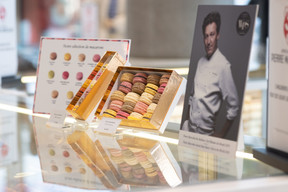 Les macarons signés Pierre Marcolini figurent parmi les nouveautés de la gamme des Galeries Lafayette Luxembourg. (Photo: Guy Wolff/Maison Moderne)