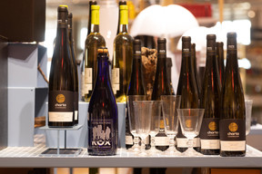 Les marques locales sont également distribuées, comme ici les vins de la maison Kox. (Photo: Guy Wolff/Maison Moderne)