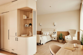 The rooms in the care home meet medical requirements, but also provide a sense of well-being. Photo: Spnkr