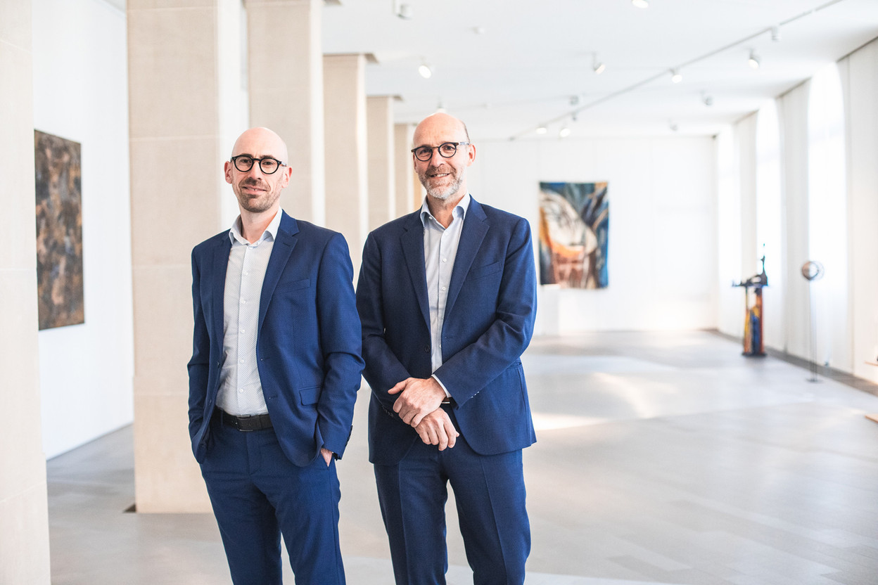 Alain Maringer, Sales Director chez System Solutions, et Tom Goerens, VP & Head of Business Unit IT Production à Spuerkeess. (Photo: Eva Krins/Maison Moderne)