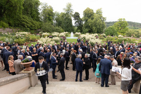 A la Garden Party au Château de Berg où le Grand-Duc, la Grande-Duchesse et le Grand-Duc Héritier ont convié les représentants des différents secteurs de la société (Photo: Guy Wolff / Maison Moderne)