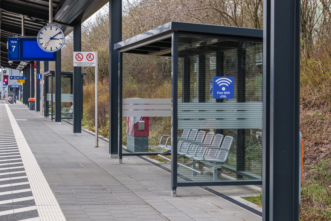 Un exemple d’installations pour les voyageurs, à l’abri, et avec du wifi.  (Photo: Petz Flammang/CFL)