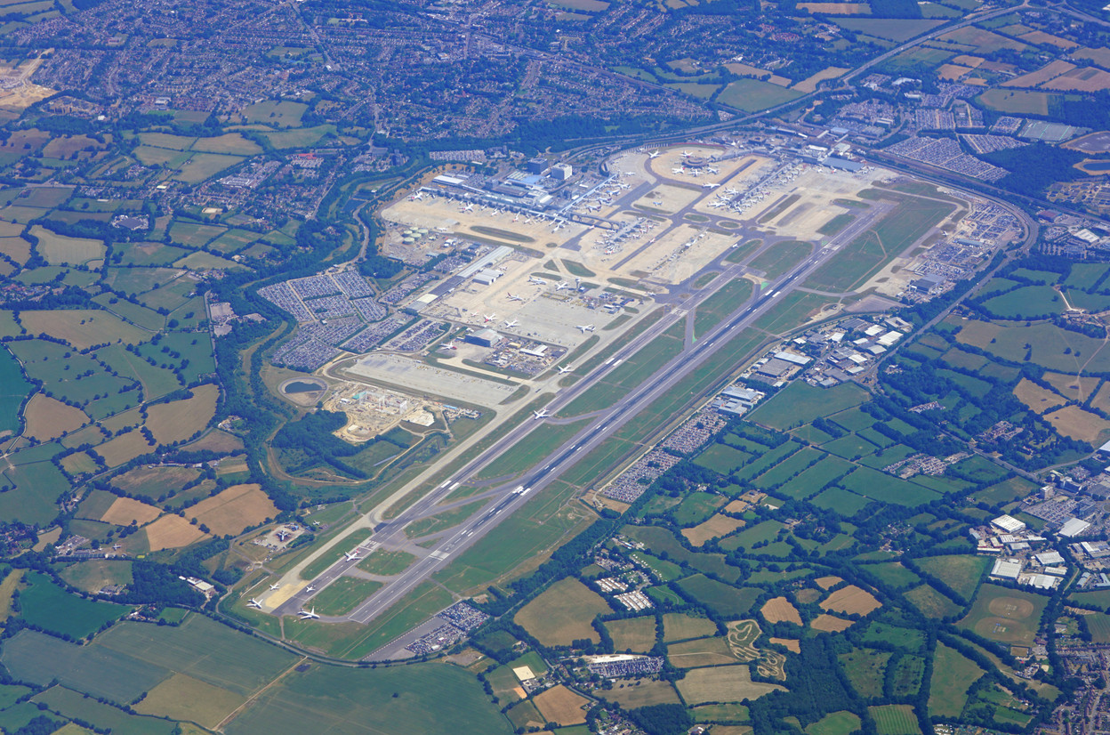 After a decade of discussions, this autumn Gatwick obtained permission to use its emergency runway as a second main runway to increase its capacity from 43 to 81 million passengers a year. A very different site from Findel. (Photo: Shutterstock)