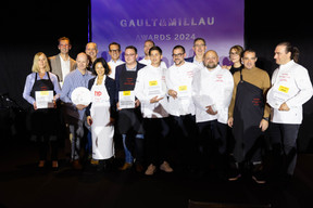 The 2024 winners of the Gault&Millau guide gathered on stage at the end of the awards ceremony, 23 October 2023. Photo: Romain Gamba/Maison Moderne