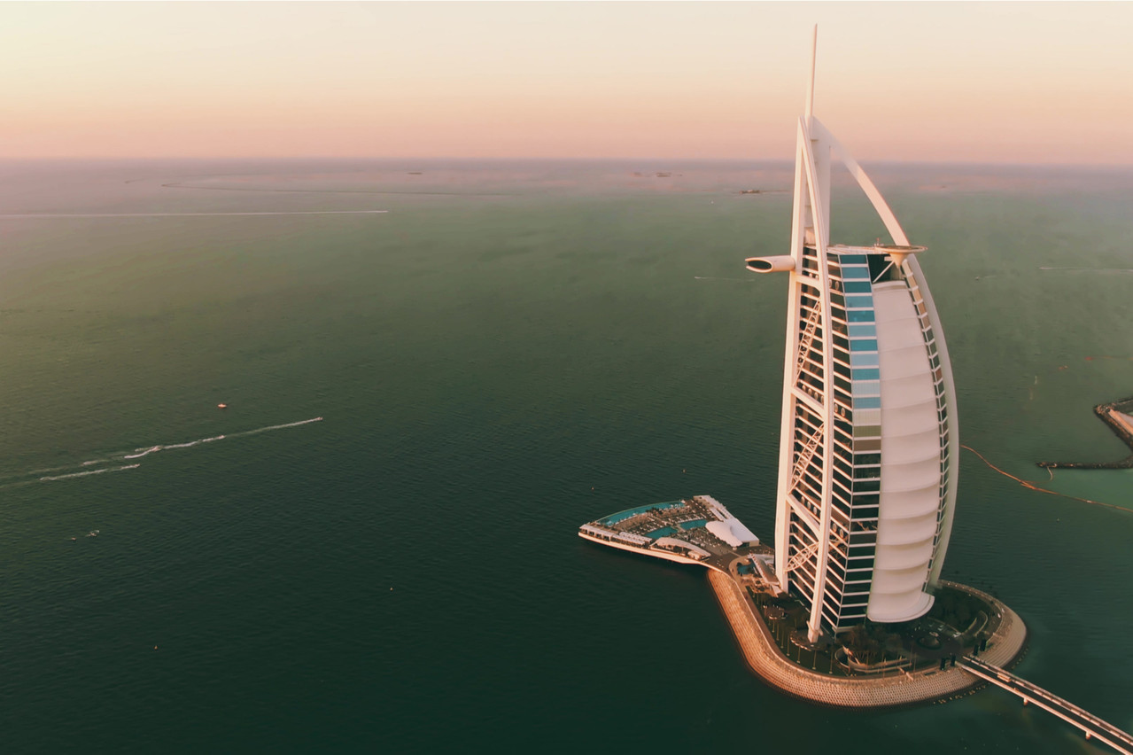 Jumeirah Group possède notamment le Burj Al Arab, un des hôtels les plus célèbres du monde. (Photo: Shutterstock)