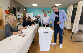 A voter places their ballot in a ballot box at a polling station in Esch-Alzette, 8 October 2023. Photo: Guy Wolff/Maison Moderne