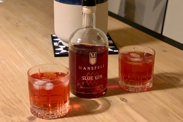 Simplement servi avec un tonic classique, le «sloe gin» de Mansfeld dévoile son équilibre et ses doux arômes de prunelle. (Photo: Maison Moderne)