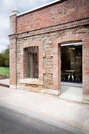 La maison Gonner a été préservée, la nouvelle structure ne touchant pas les murs existants. (Photo: Linda Blatzek)