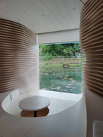 À l’intérieur, un salon d’observation attend les visiteurs d’une nuit. (Photo: M3 architectes-Gil Greis)