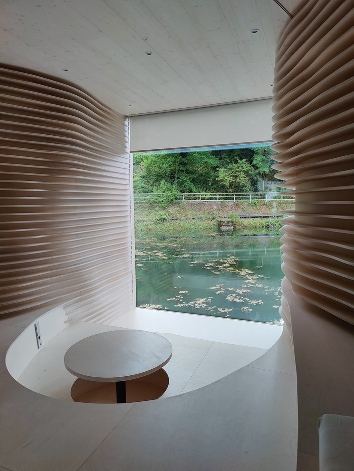 À l’intérieur, un salon d’observation attend les visiteurs d’une nuit. (Photo: M3 architectes-Gil Greis)