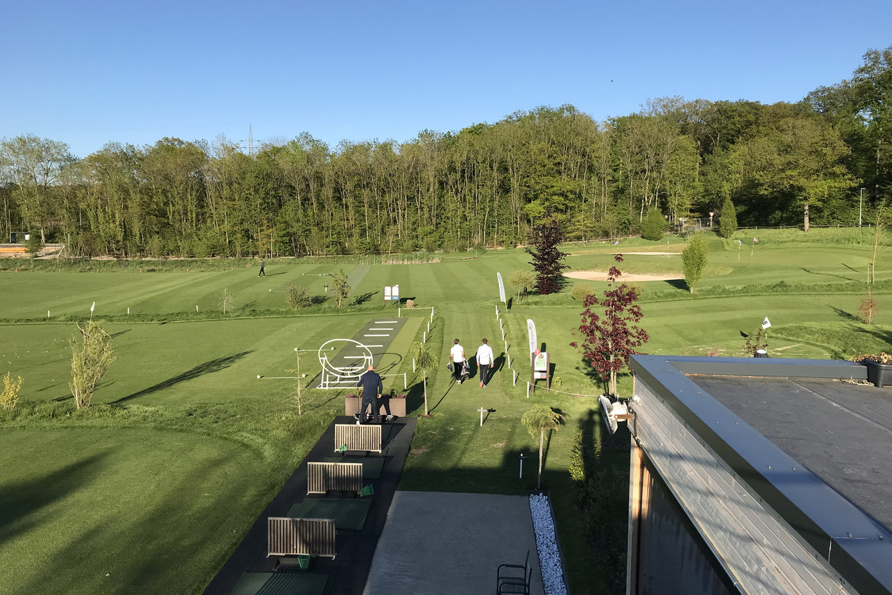 Le Lux Golf Center, à un coup de swing de la capitale, permet de pratiquer son sport sans y perdre la journée. (Photo: Lux Golf Center)