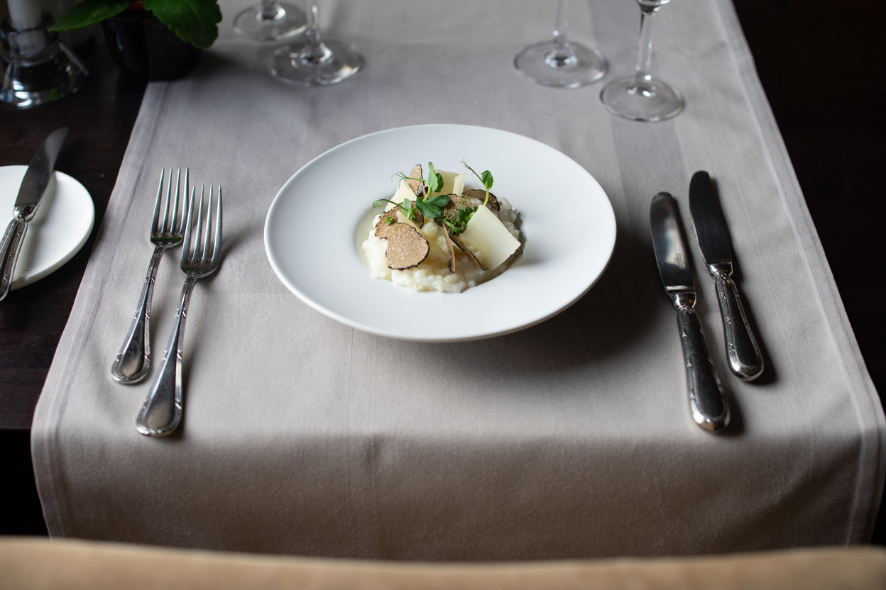 A passion for good products and a relaxed cuisine full of good taste: these are all assets for chef Jacques Schoumacker at Centser Roud Haus (Photo: Maison Moderne)