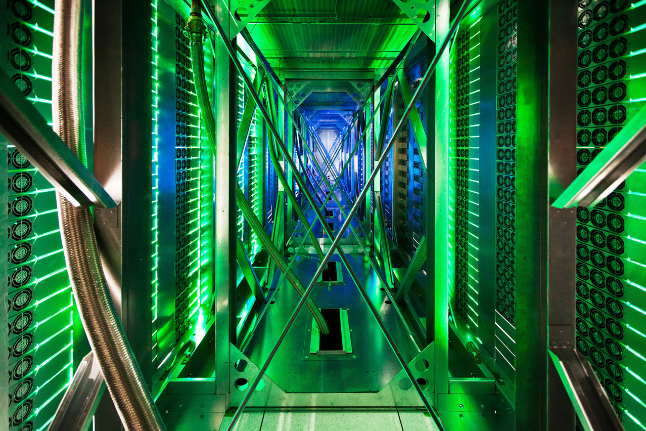 The Ironwood chip announced for 2025 is almost 30 times more energy-efficient than the first TPU of 2018. But Google, in full development and with the AI boom, has seen its electricity consumption double to more than 32 million GWh since 2020. (Photo: Google)