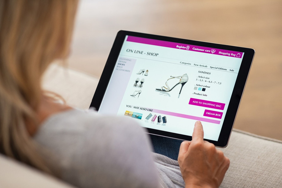 Online shopping is popular but few shops offer it in Luxembourg Photo: Shutterstock