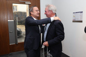 Moment forcément émouvant, avec le départ de Jean Asselborn, chef de la diplomatie depuis plus de 20 ans, qui remet son mandat à Xavier Bettel (Photo: Guy Wolff / Maison Moderne)