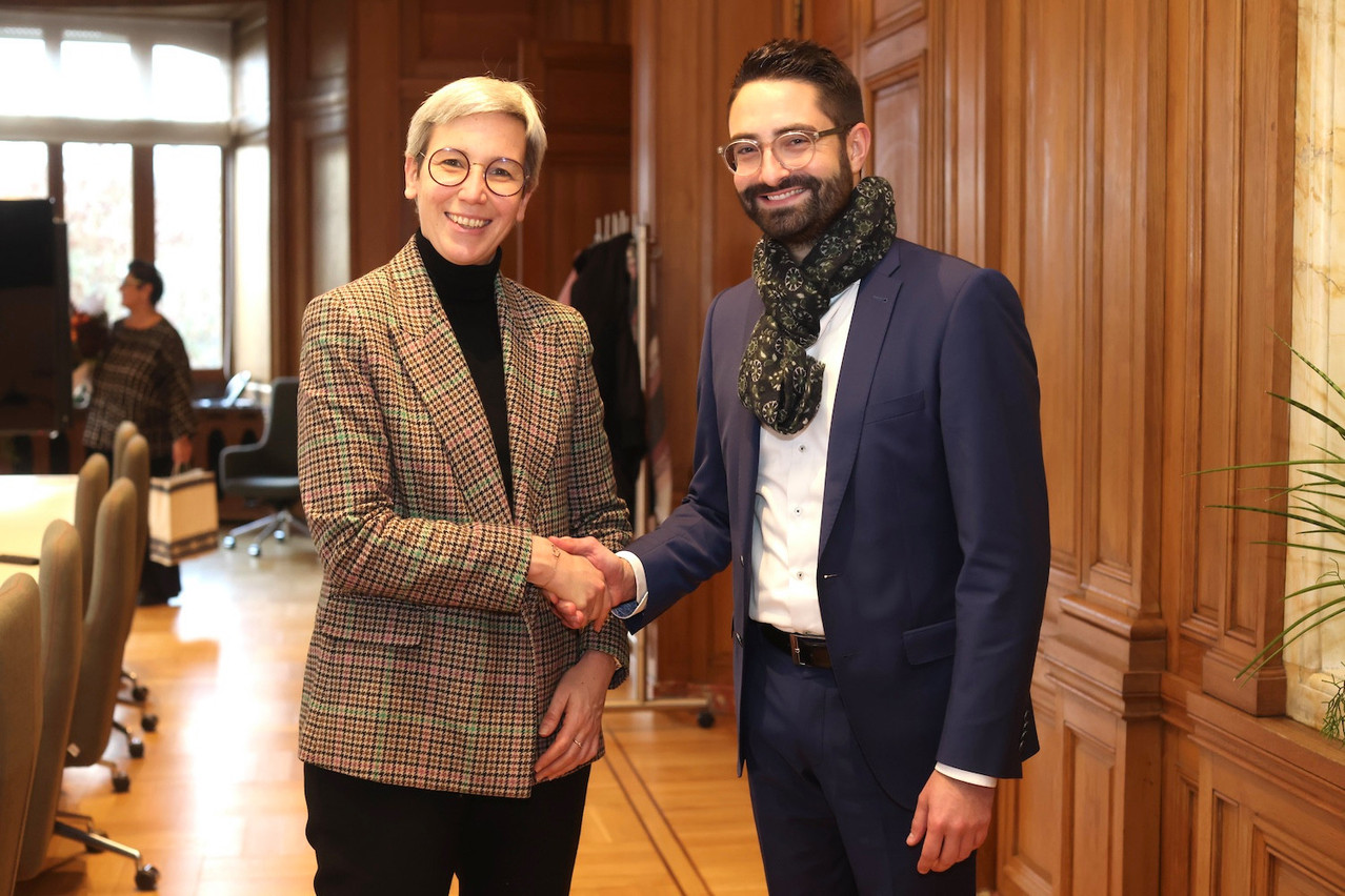 Sam Tanson et Éric Thill, pour le passage de témoin au ministère de la Culture. (Photo: Guy Wolff / Maison Moderne)