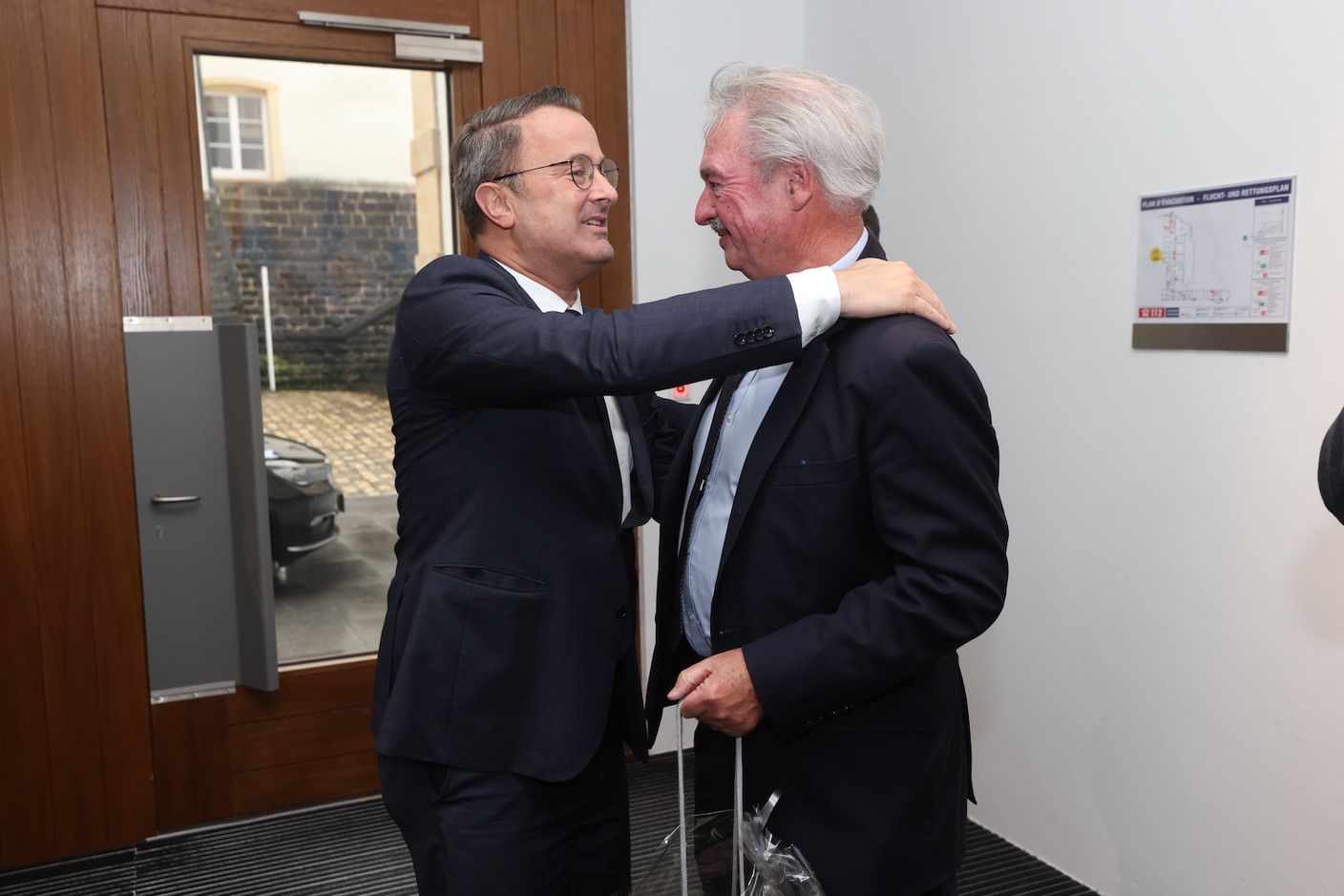 Moment forcément émouvant, avec le départ de Jean Asselborn, chef de la diplomatie depuis plus de 20 ans, qui remet son mandat à Xavier Bettel (Photo: Guy Wolff / Maison Moderne)