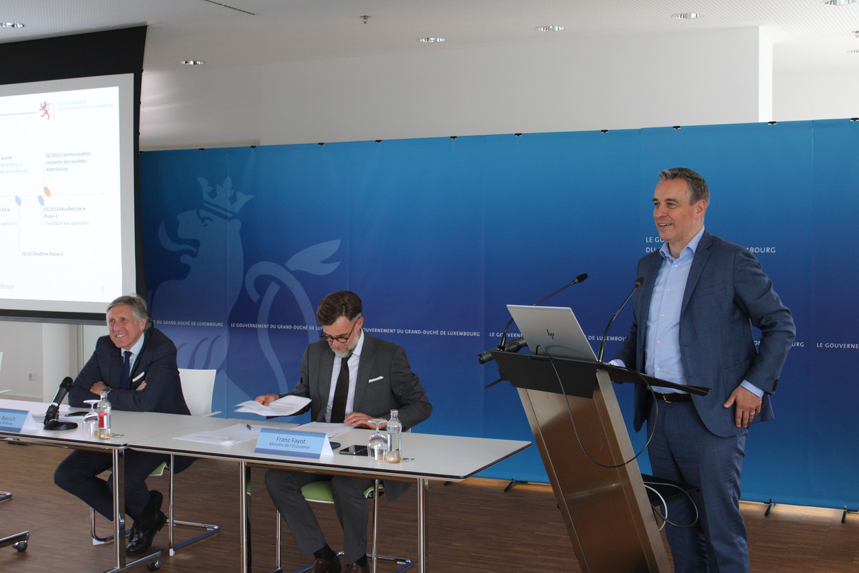 Defence minister François Bausch, economy minister Franz Fayot and higher education and research minister Claude Meisch presenting the call for applications on 3 June Photo: MAEE