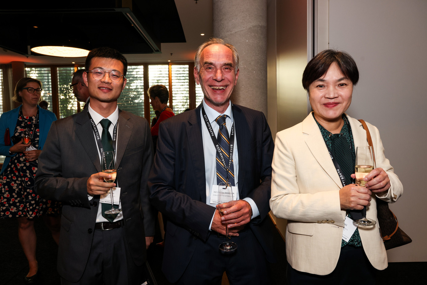 Hailhao Wang (Ambassade de la République Populaire de Chine), Cees Bansema (Ambassade des Pays-Bas) et Yuan Wang (Ambassade de la République Populaire de Chine). (Photos: Eva Krins/Maison Moderne)