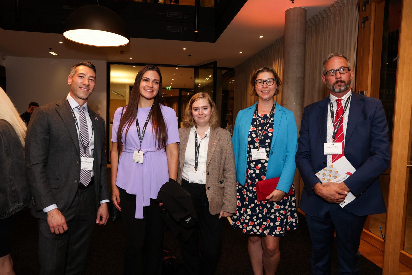 Michael Konstantino (Ambassade de États-Unis), Mélissa Cornelis (Ambassade de Belgique), Elizabeth O’Malley (Ambassade d’Irlande), Barbora Planickova (Ambassade de la République Tchèque) et Dennis Wernerus (Commission Européenne). (Photos: Eva Krins/Maison Moderne)