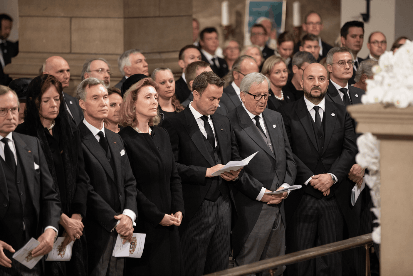 L'actuel Premier ministre, Xavier Bettel, et l'ancien et président de la Commission européenne, Jean-Claude Juncker, ont, entre autres, participé à la cérémonie religieuse. (Photo: Cour grand-ducale / Sophie Margue)