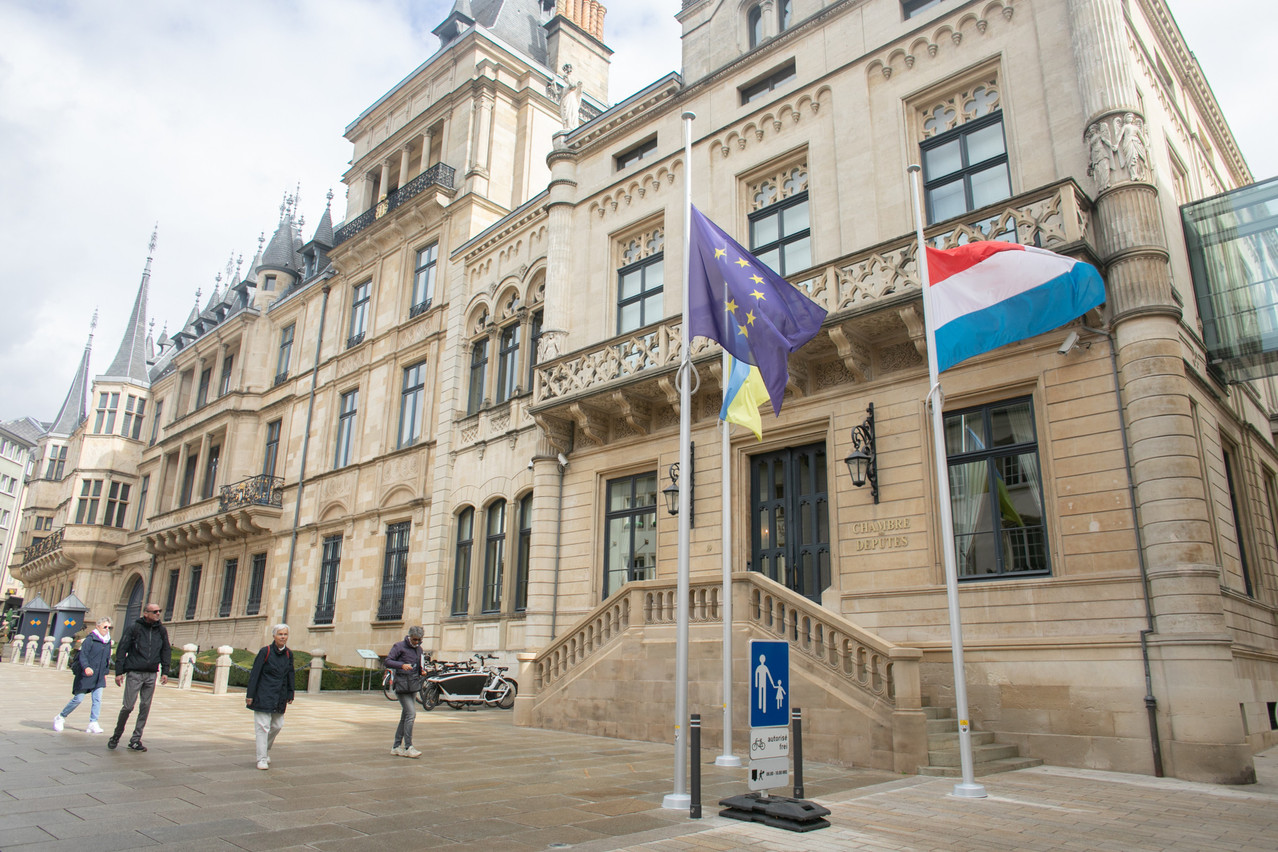 Flags were lowered in front of Luxembourg’s parliament on 9 September. Matic Zorman / Maison Moderne