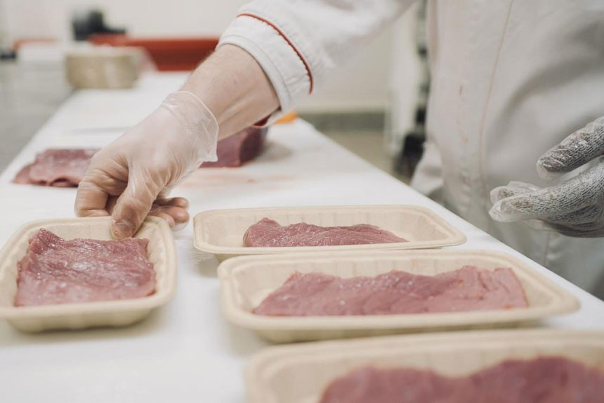 Les barquettes compostables d’Auchan sont introduites ce mois-ci en France, mais leur arrivée au Luxembourg est conditionnée à des tests. (Photo: Auchan)