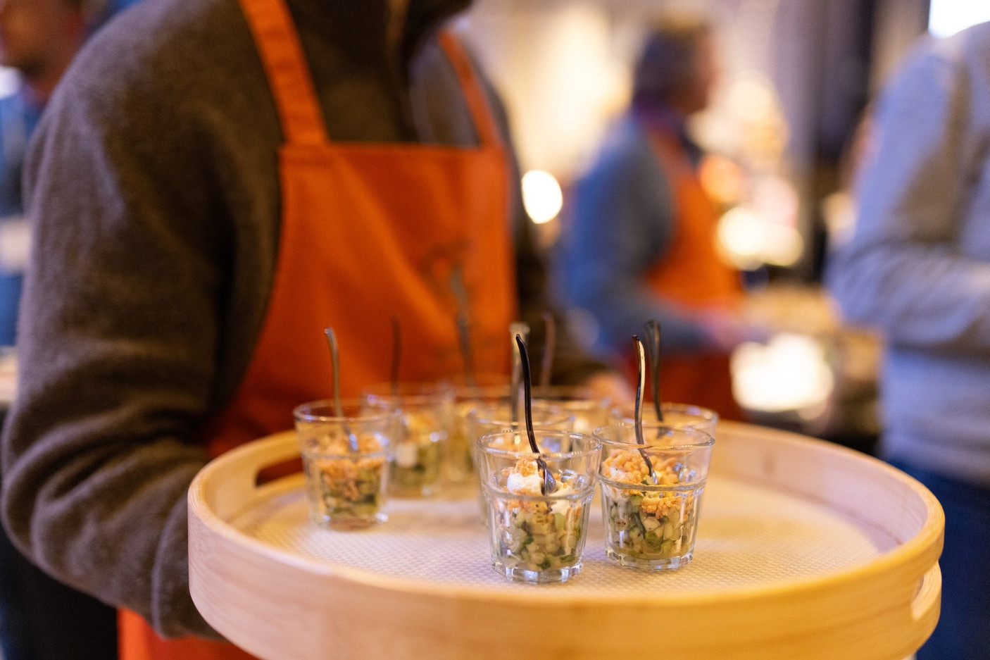 Un cocktail dînatoire raffiné, servi sur plateaux, pour sublimer vos évènements privés ou professionnels   Eva Krins, Maison Moderne