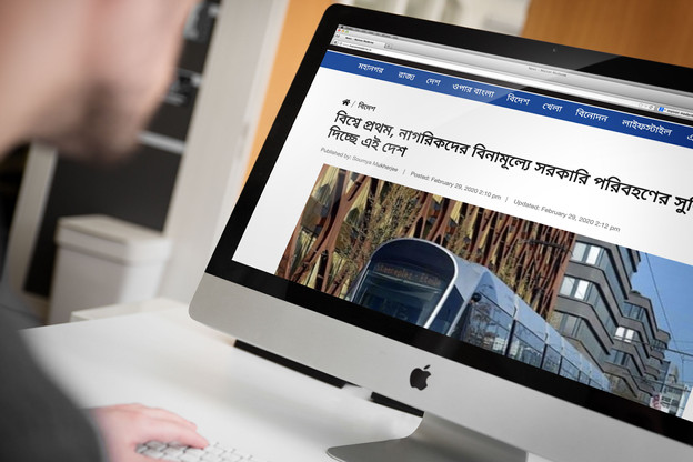 La mise en place de la gratuité des transports a intéressé la presse internationale, y compris les quotidiens asiatiques, comme le site indien Sangbad Pratidin.  (Photo: Sangbad Pratidin / Capture d'écran)
