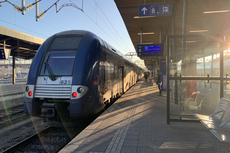Les syndicats se sont ravisés. La SNCF a annoncé, sur les réseaux sociaux, que suite à des négociations, le préavis de grève a été levé. Une nouvelle qui peut rassurer les navetteurs frontaliers. (Photo: Maison Moderne/archives)