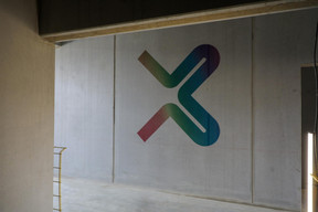 The X-shaped logo is reminiscent of a car racing track. (Photo: Luc Deflorenne)