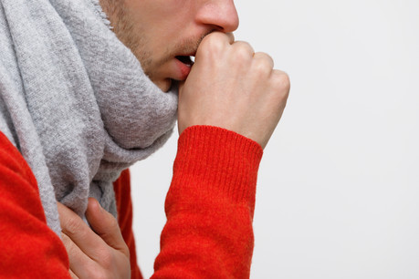 La toux et la congestion nasale font partie des symptômes grippaux. (Photo: Shutterstock)