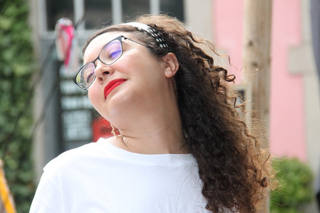 Fatima Rougi sait jouer des influences et des rythmes dans une playlist estivale à la fois festive et langoureuse… (Photo: Mateusz Buraczyk)