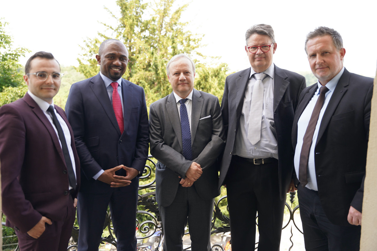 David Calfoun (legal director of Groupe A), Idrisse Ahamed (honorary chairman of the board), Patrick Thierry (chairman of the board and CEO), Pat Gemmer (operational director) and Eric Bonafini (financial director). (Photo: FlyLux)