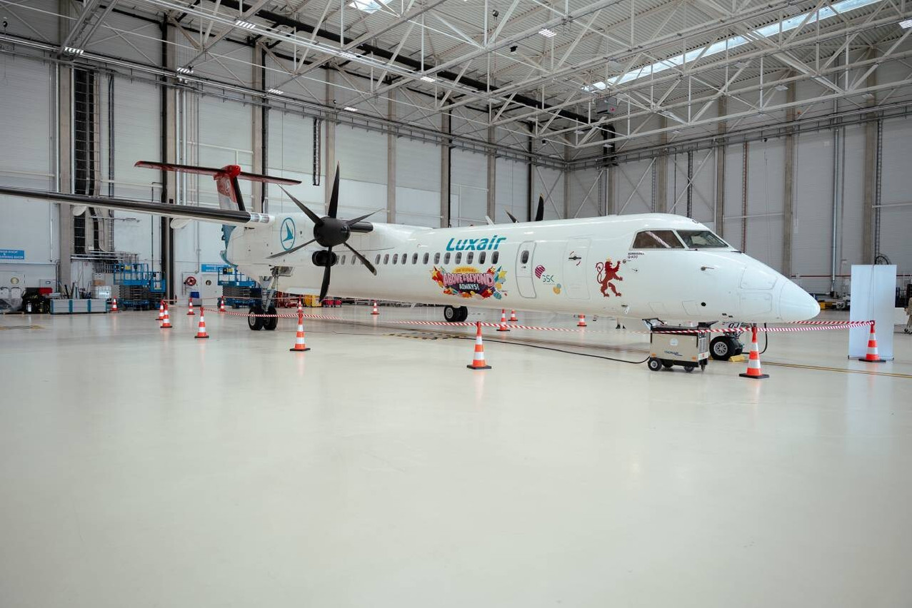 The Dash 8-400 LX-LQJ has joined the Luxair fleet with a special livery designed by Sumo!, created to mark GSK Stockmann’s 10th anniversary in Luxembourg. (Photo: GSK Stockmann/David Schumacher)