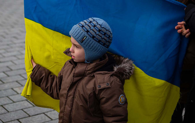 Neuf personnes interrogées sur dix ont déclaré suivre l’actualité de la guerre en Ukraine plusieurs fois par semaine. (Photo: Shutterstock)
