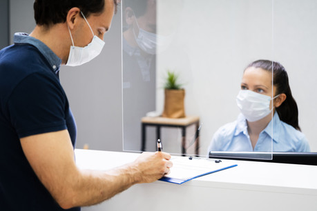 Les communes devront garder au moins un guichet accessible à toute la population, sans CovidCheck. (Photo: Shutterstock)
