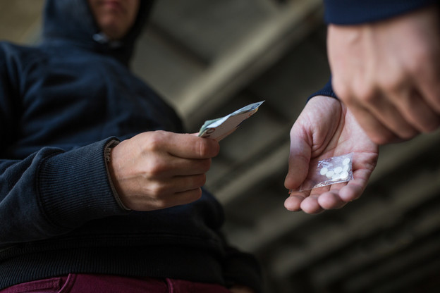 Les trafics de drogue sont connus, selon les autorités. Reste à déployer les moyens conséquents. (Illustration: Shutterstock)