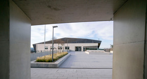 Les alentours ont également été aménagés à cette occasion. ((Photo : Holweck Bingen Architectes))