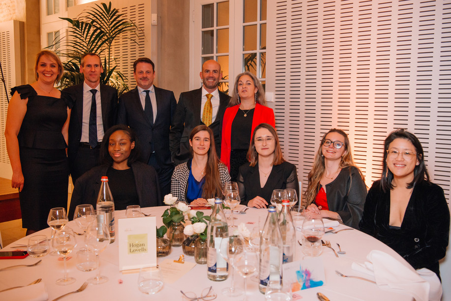 Hogan Lovells Luxembourg Table with Aline Giersch, Alexander Koch, Pierre Reuter, Gérard Neiens, Ariane Mehrshahi Marks, Grâce Mfuakiadi, Valérie Laskowski, Agnes Merz, Mathilde Soetens, and Kim Tang. (Photo: Kateryna Mostova for Dress for Success)