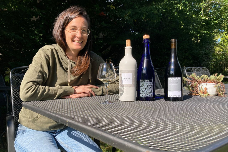 Corinne Kox rarely takes a break during the harvest. Only the state of the sky, crucial in the annual production of 80,000 bottles, decides the calendar. Photo: Maison Moderne