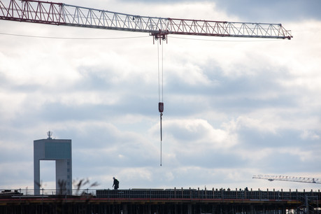 La hausse des prix pour les particuliers dépendra des contrats. Concernant les travaux publics, le ministère devrait répondre aux demandes des entreprises en annulant les pénalités de retard. (Photo: Matic Zorman/Maison Moderne)