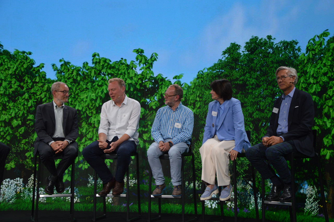 L to r: Howard Frumkin, Sacha Bachim, Jocelyn Deloyer, Patrizia Thiry-Curzietti and Philippe Turk explored the benefits of nature on health, particularly mental health. Photo: Maëlle Hamma/Maison Moderne