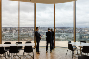 The view from the dining area is spectacular. Photo: Romain Gamba/Maison Moderne